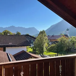 Apartment Dachgeschosswohnung Mit Traumhaftem Zugspitzblick Bei Garmisch, Farchant